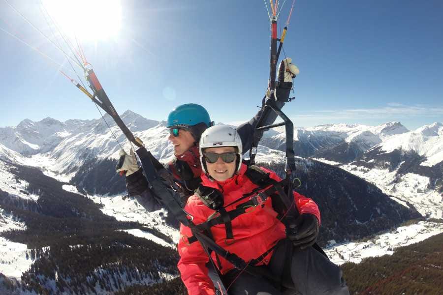 Klosters Gleitschirmfliegen mit Privatpilot halber Tag