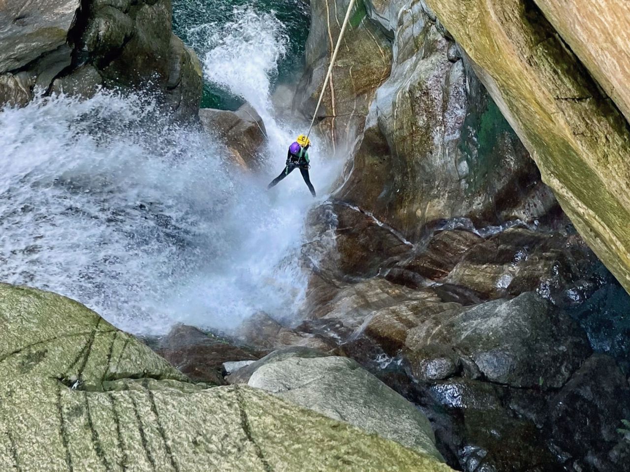 Canyoning für Könner in wilden Schluchten im Tessin