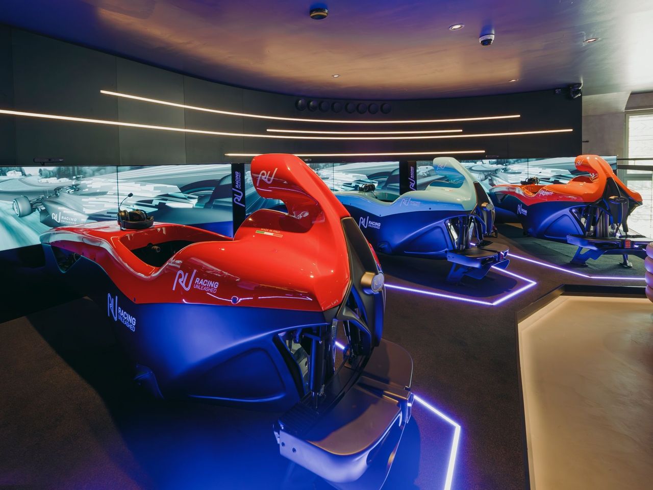 Racing Unleashed - Fahrt im Rennsimulator in der Stadt Zürich mit optionalem Essen