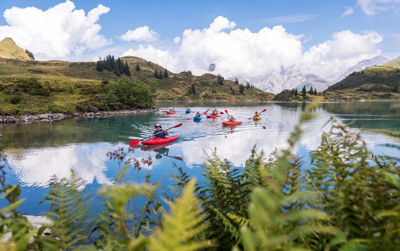 Guided kayaking tour on Trübsee in Engelberg