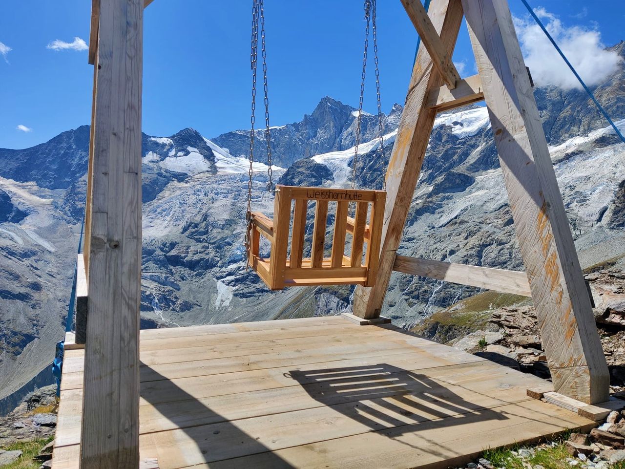 Schweizer Fakten Weisshornhütte Schaukel 