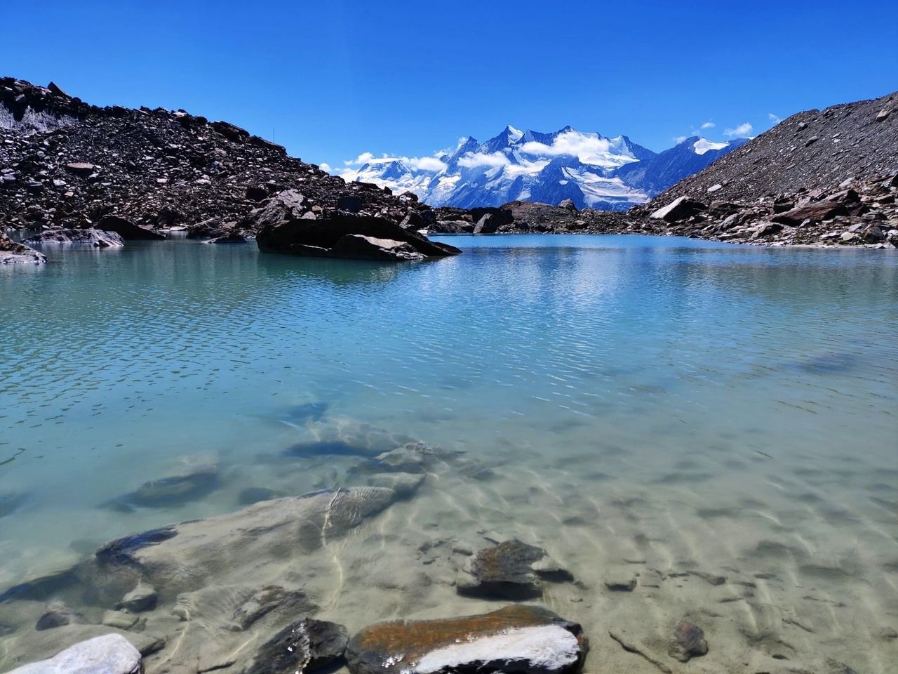 Schweizer Fakten Bergsee Wallis 