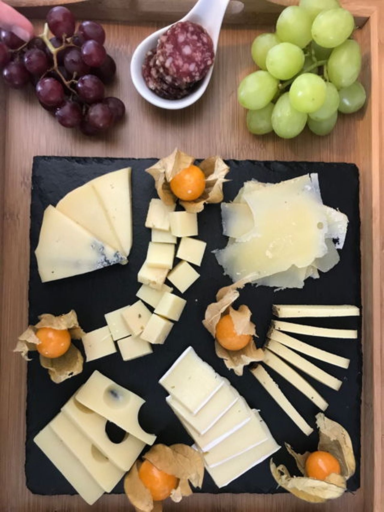 Cheese and wine tasting on Lake Thun