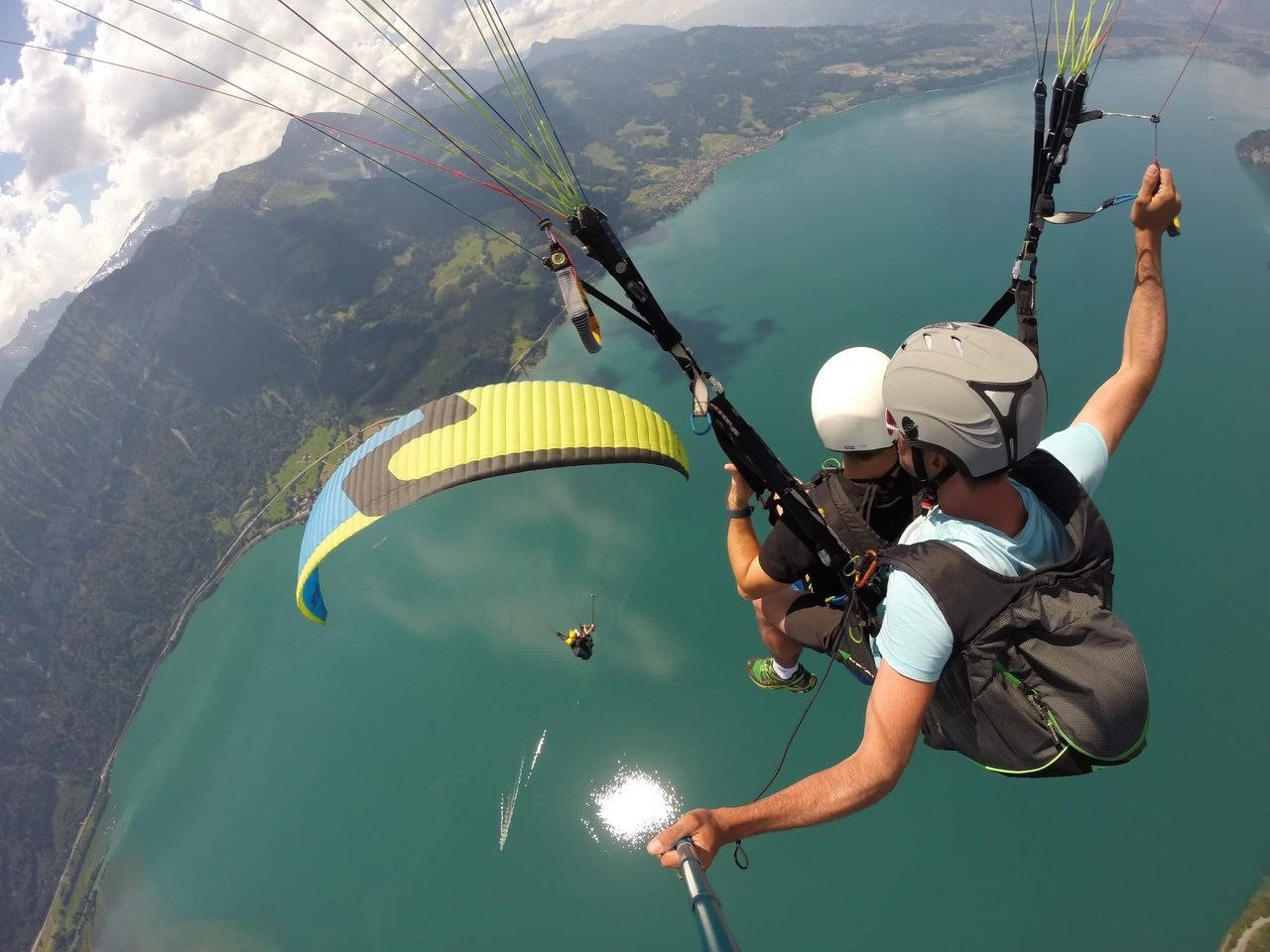 Gleitschirmfliegen InterlakenTwin Paragliding Seen Panorama