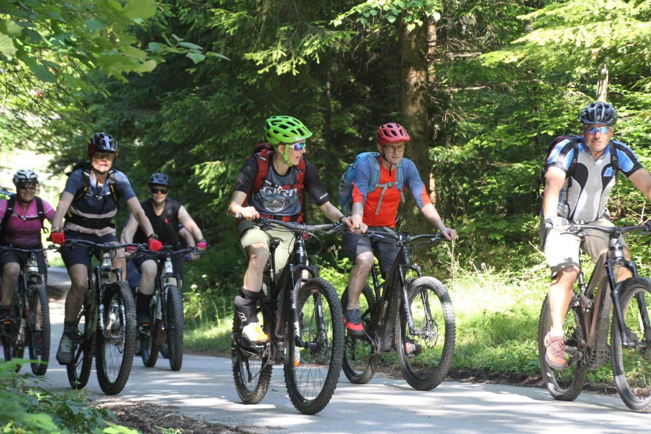 Sortie gourmande guidée en VTTAE avec pause à Engelberg