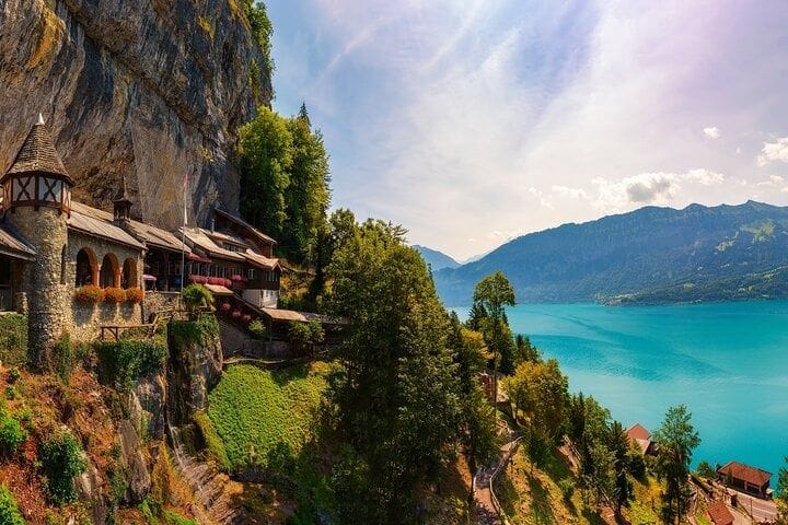 Da Interlaken: grotte di San Beato, navigazione sul Lago di Thun e visita guidata di Thun