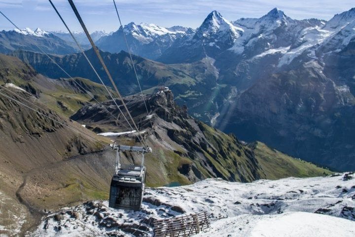 Depuis Zurich : excursion privée d’une journée au Schilthorn et dans la vallée de Lauterbrunnen