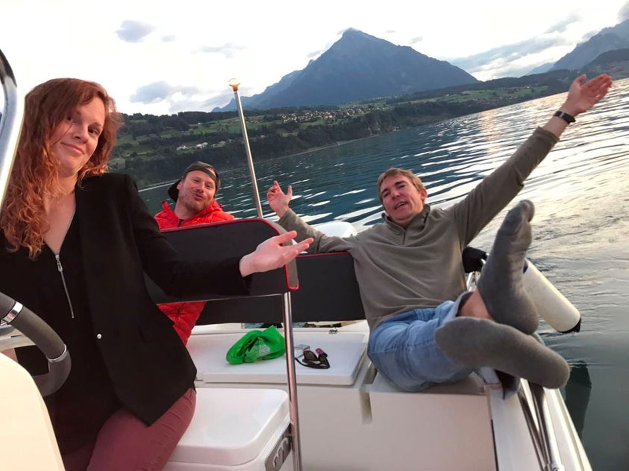 Cheese and wine tasting on Lake Thun