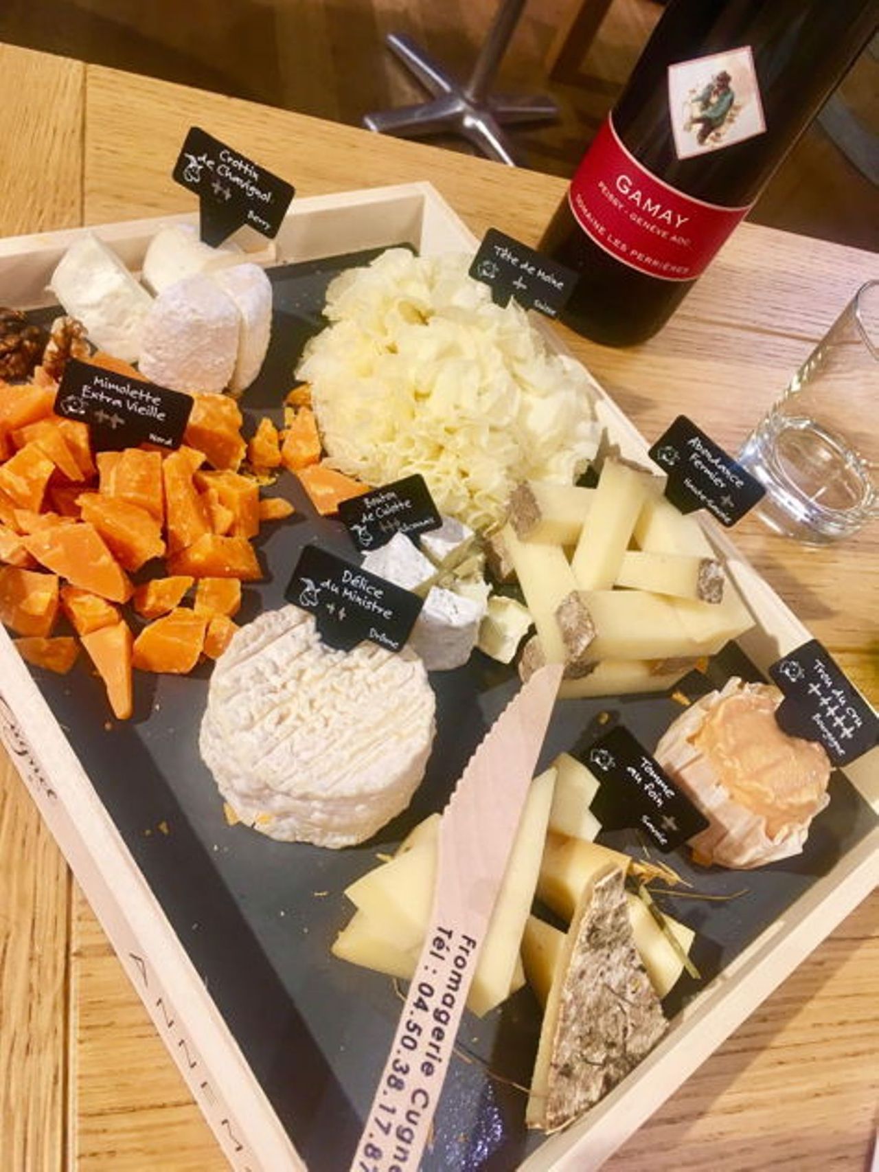 Food Tour "Eat and Chill" with local host in Geneva