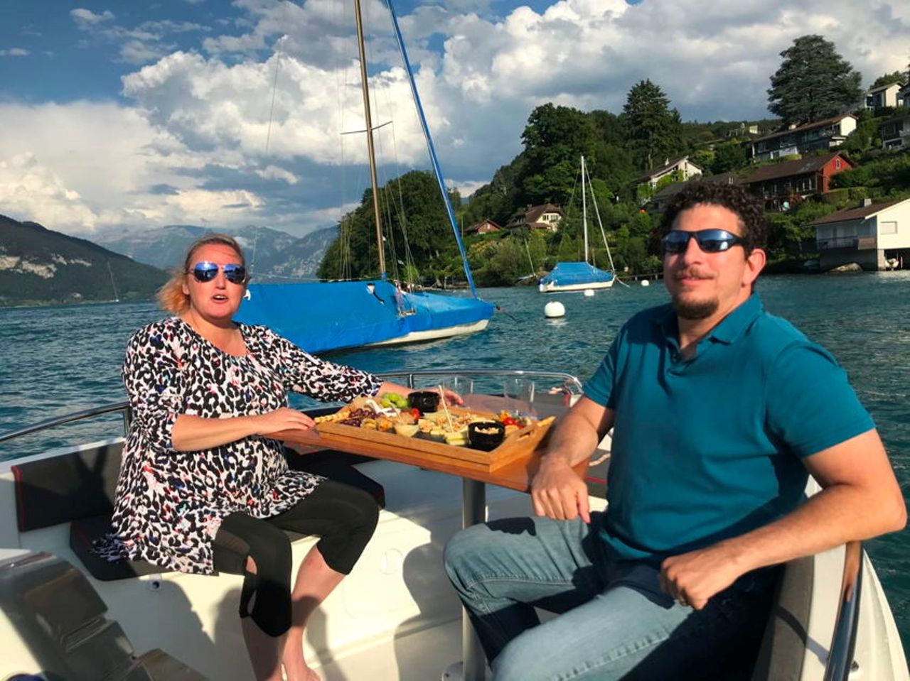 Cheese and wine tasting on Lake Thun