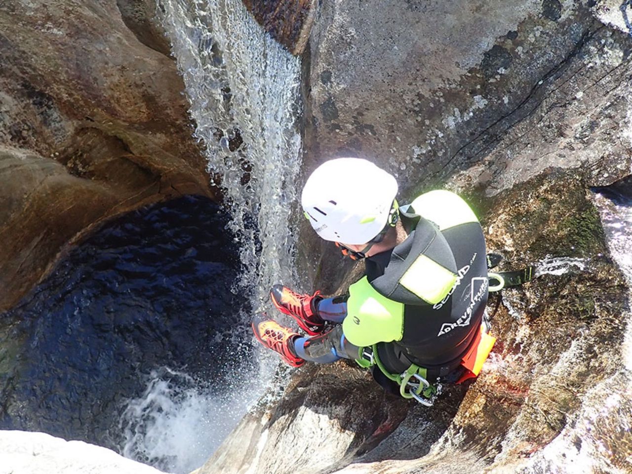 Iragna intermedio und inferiore Canyoning für Fortgeschrittene ab Riviera