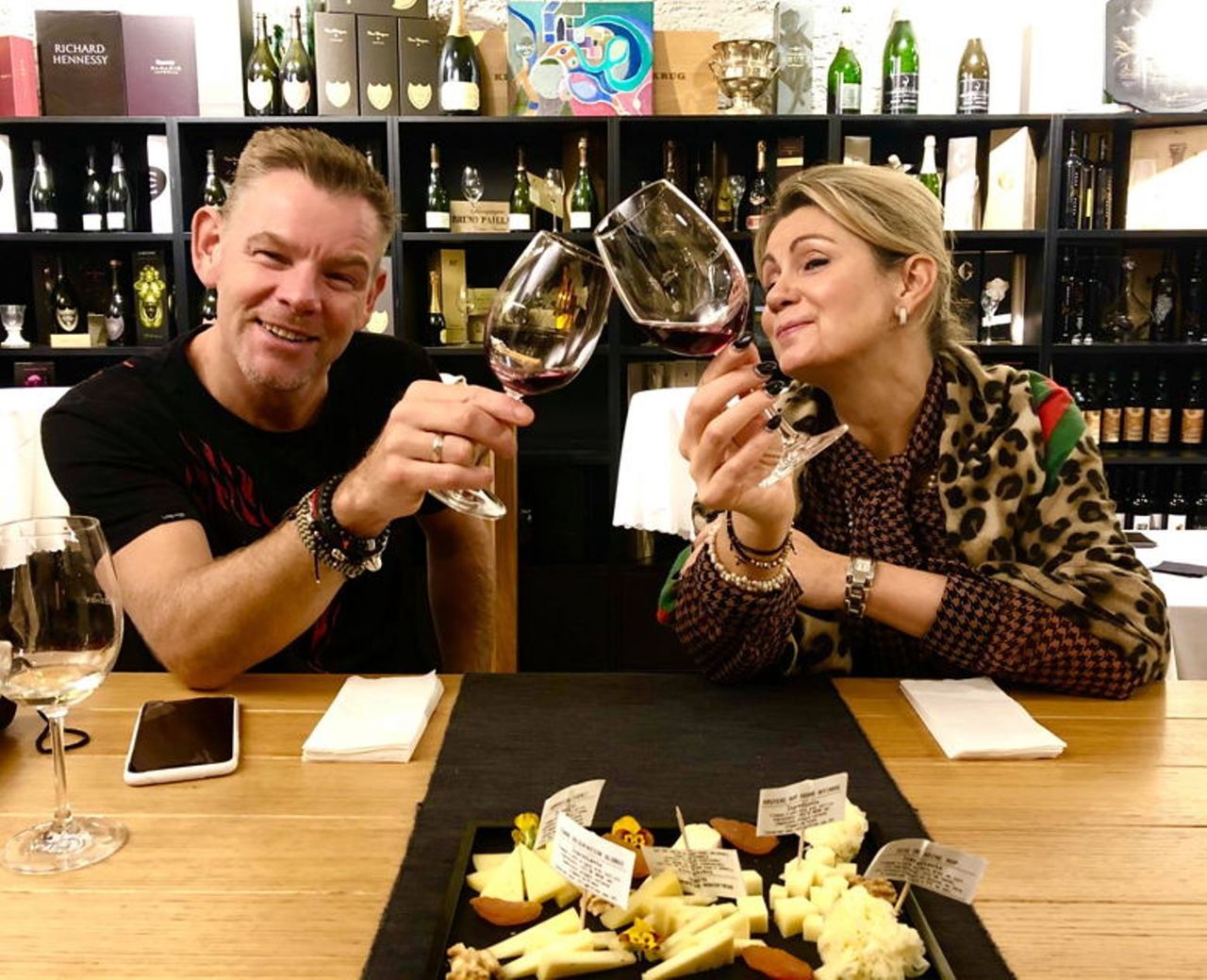 Food Tour "Eat and Chill" with local host in Geneva