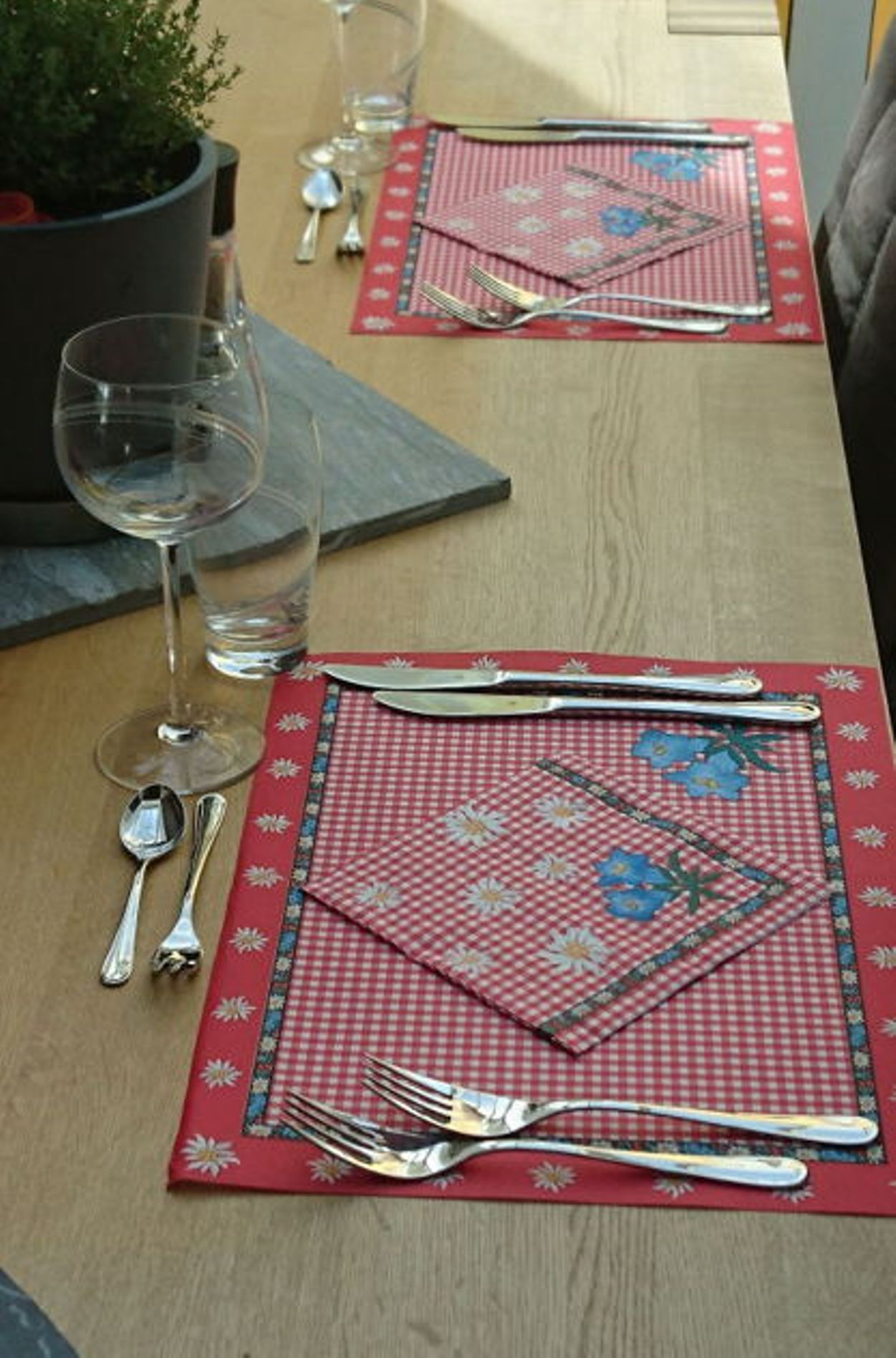 European dinner "Sönd Willkomm" with local host in Appenzell