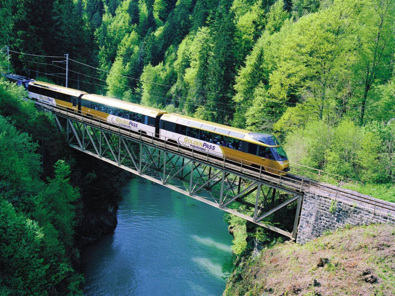 Ab Genf: Bustour Gruyères, Alpkäserei, Schokoladenfabrik und Golden Pass Line