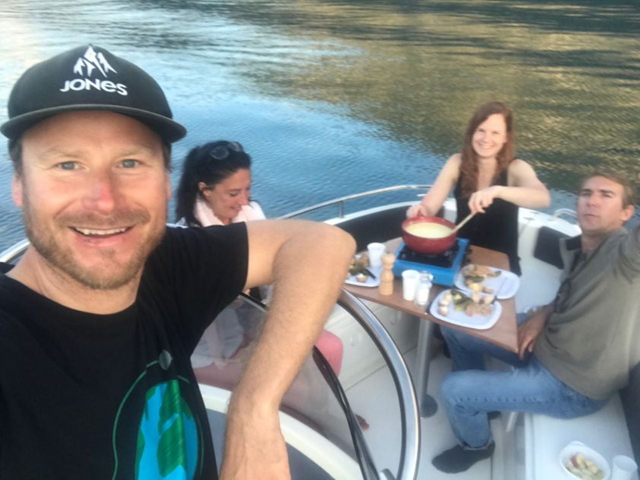 Cheese and wine tasting on Lake Thun