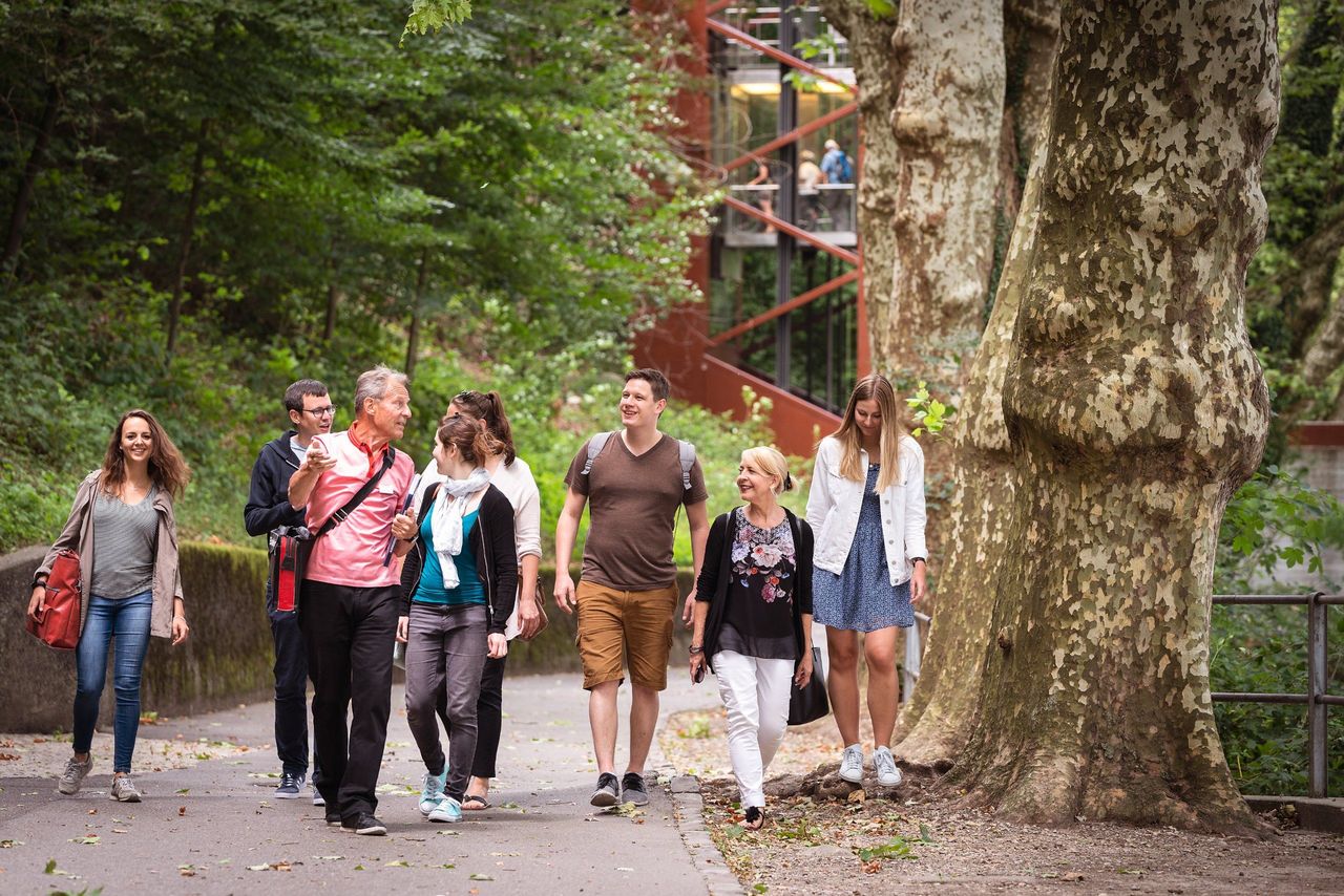 "Bathing with all your senses" public guided city tour