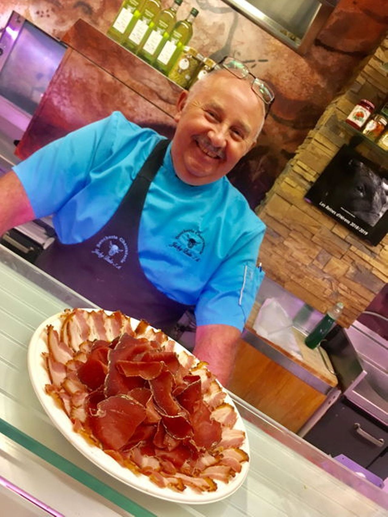 Food Tour "Eat and Chill" with local host in Geneva