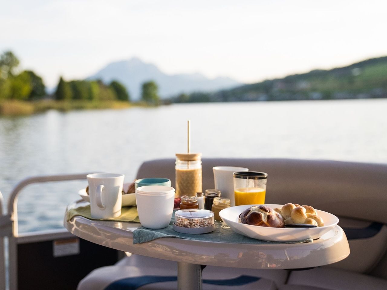 Petite déjeuner pique-nique en bateau sur le lac des Quatre-Cantons