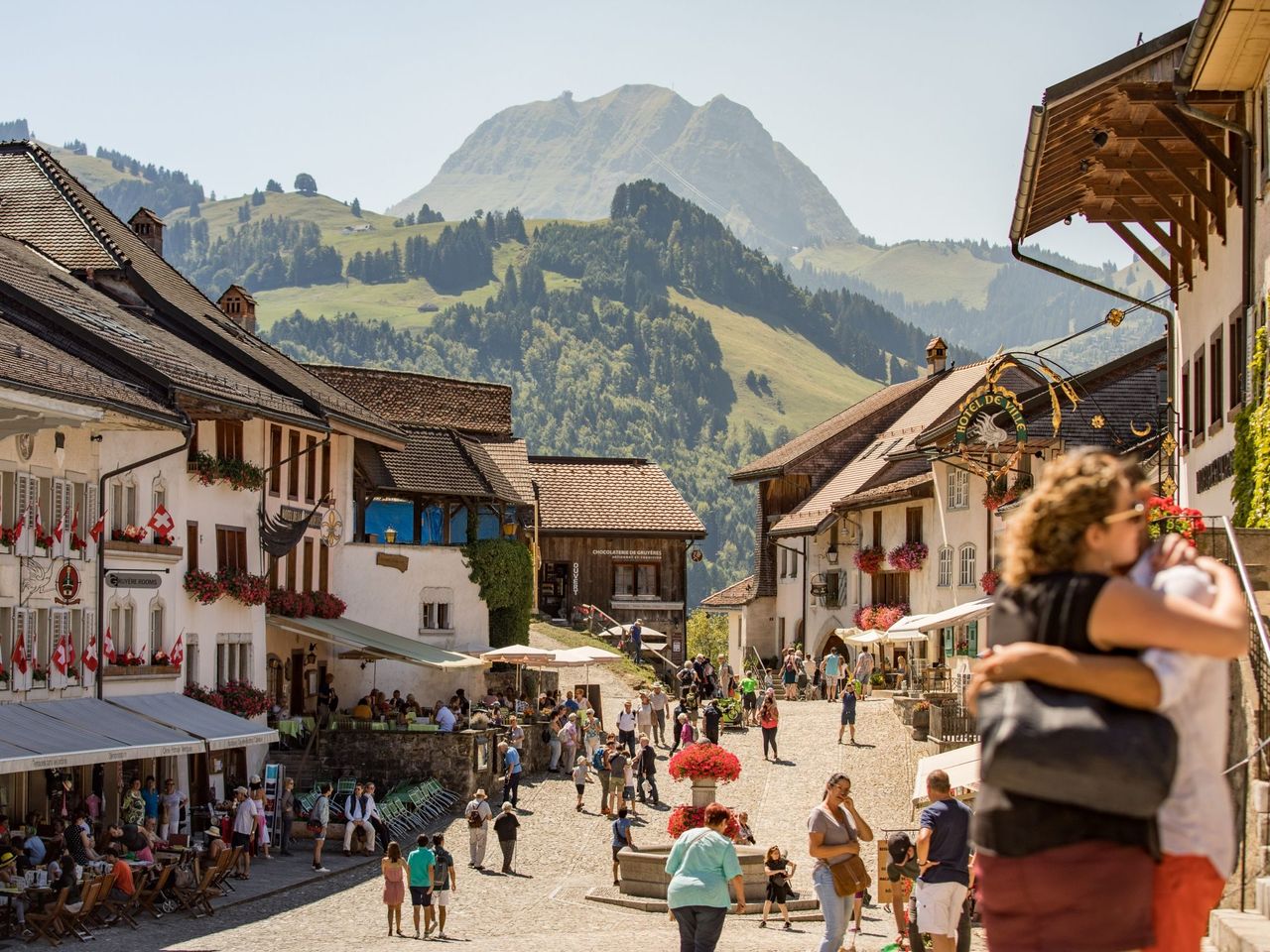 Ab Basel: Tagesausflug nach Gruyères mit Schloss und Schaukäserei