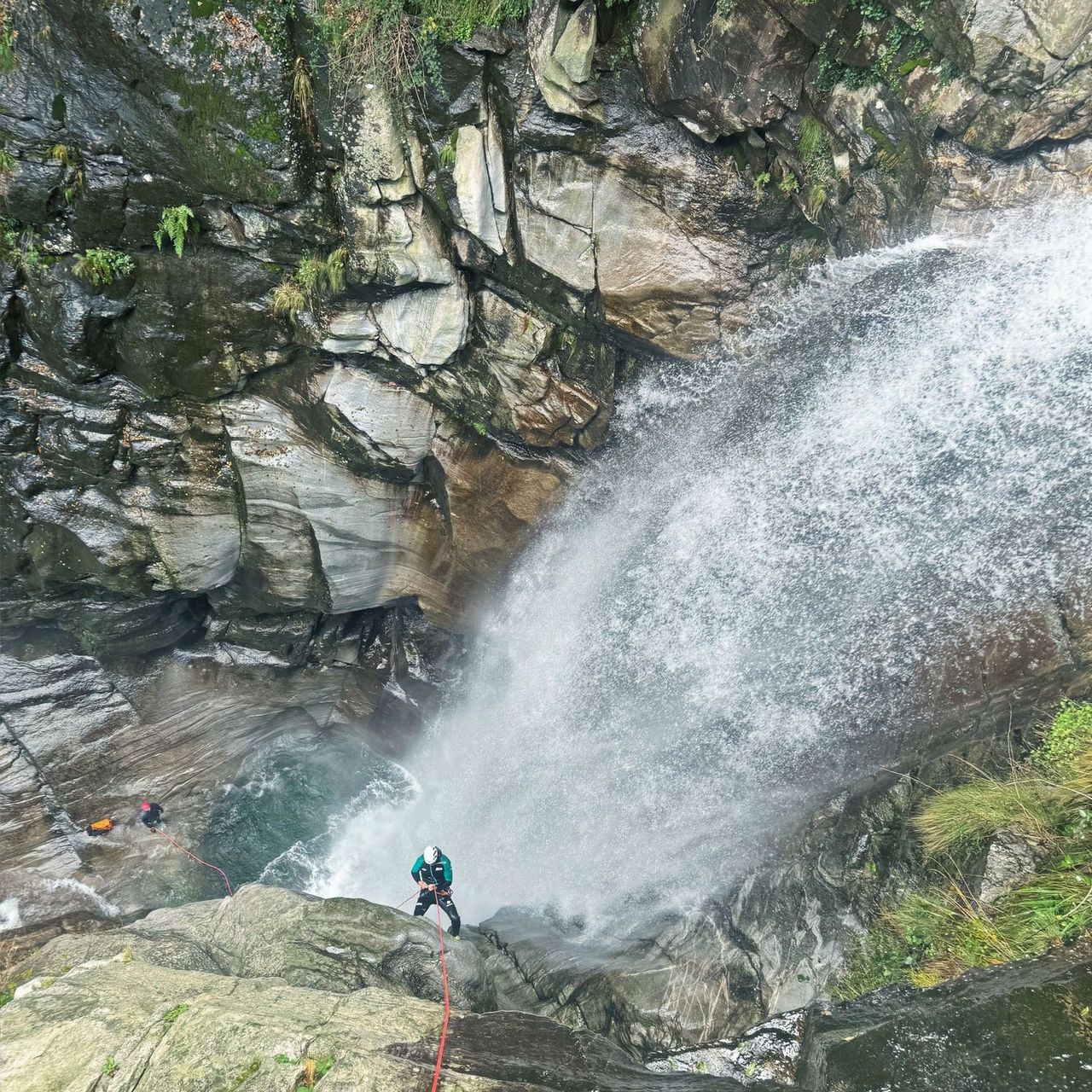 "Iragna Pulse" Canyoning für Abenteurer im wilden Teil der Iragna Schlucht