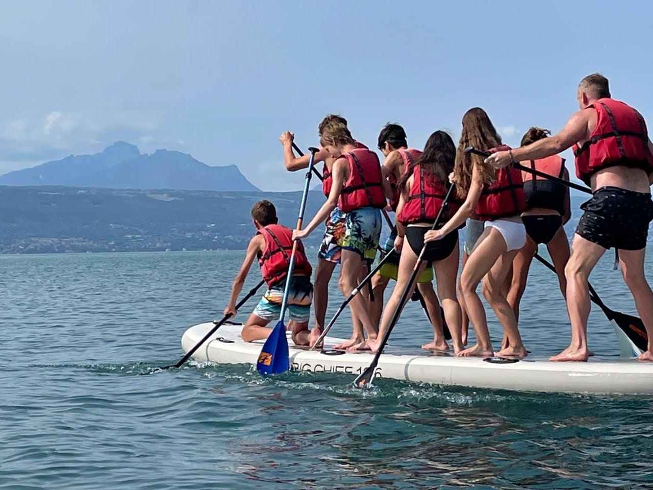 Big SUP Miete am Genfersee für Gruppen