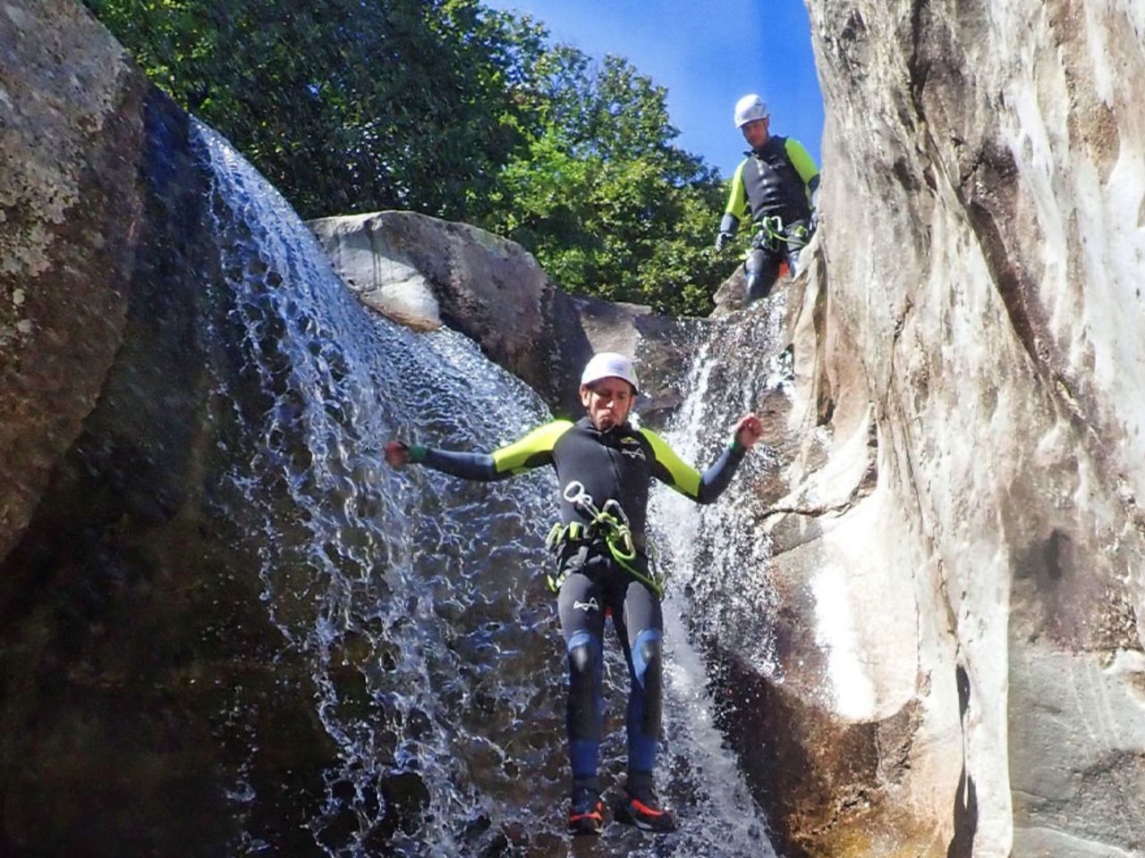 Iragna intermedio und inferiore Canyoning für Fortgeschrittene ab Riviera