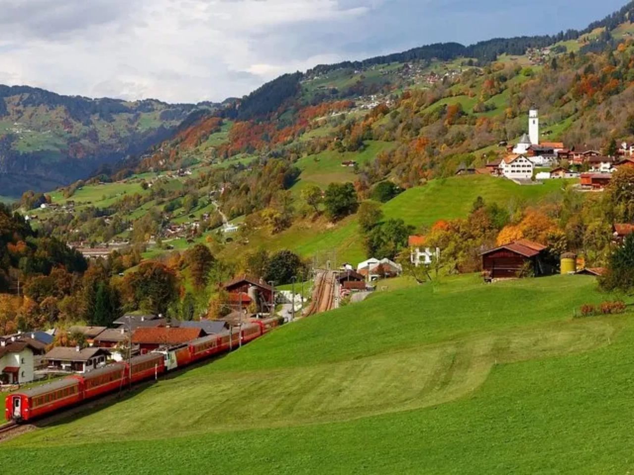 Ab Zürich: Mit der Rhätischen Bahn zum Viadukt, dem Albula-Eisenbahnmuseum und St. Moritz