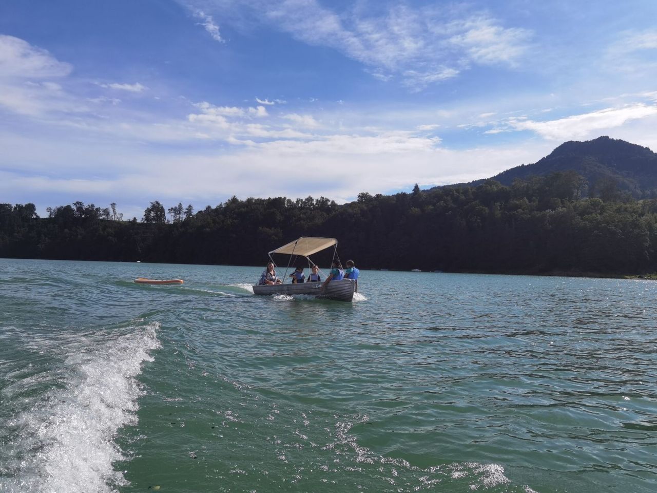 "Spiboot" Motorbootmiete ohne Führerschein auf dem Greyerzersee