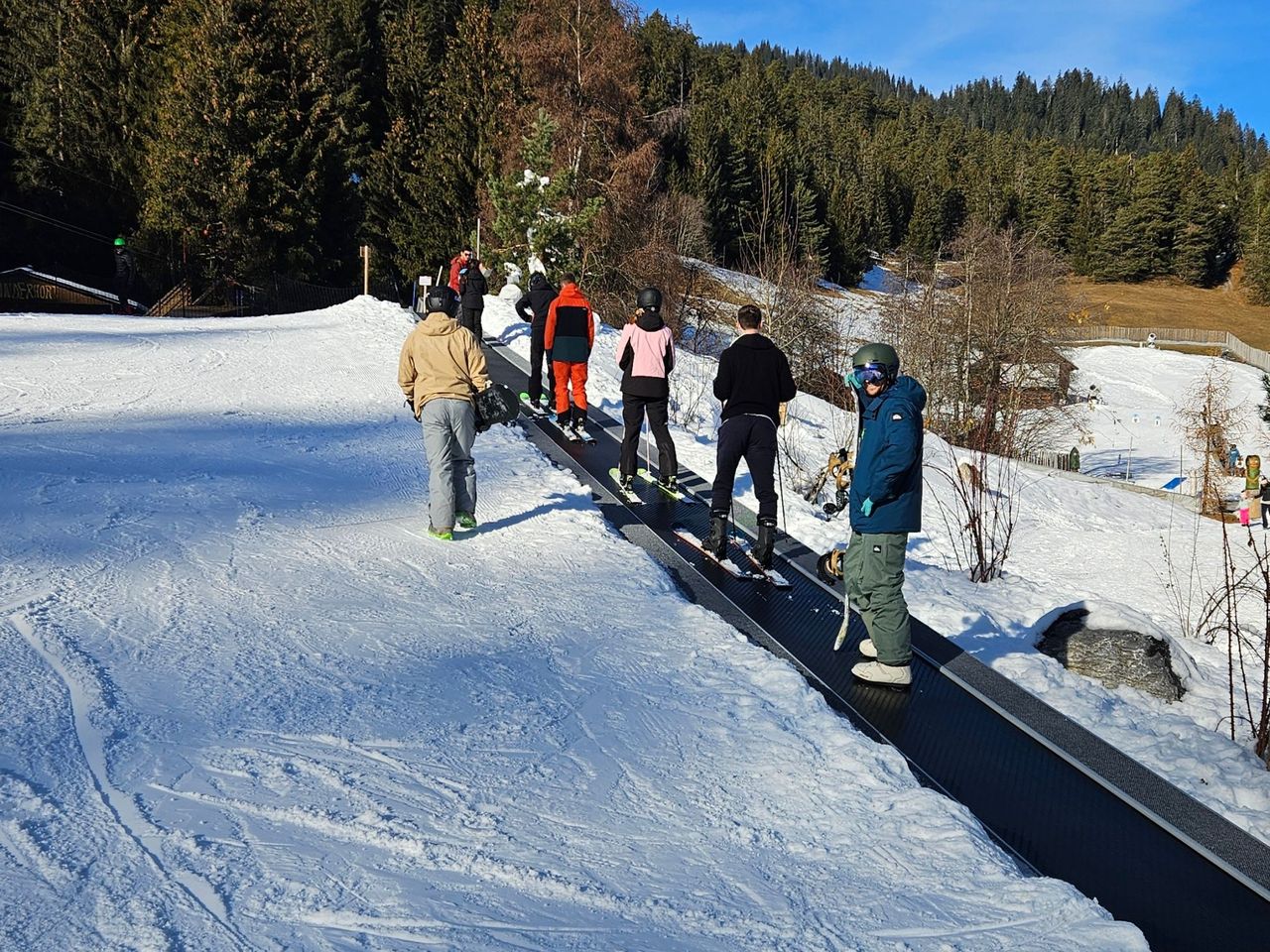 Private beginner snowboard lessons in Laax