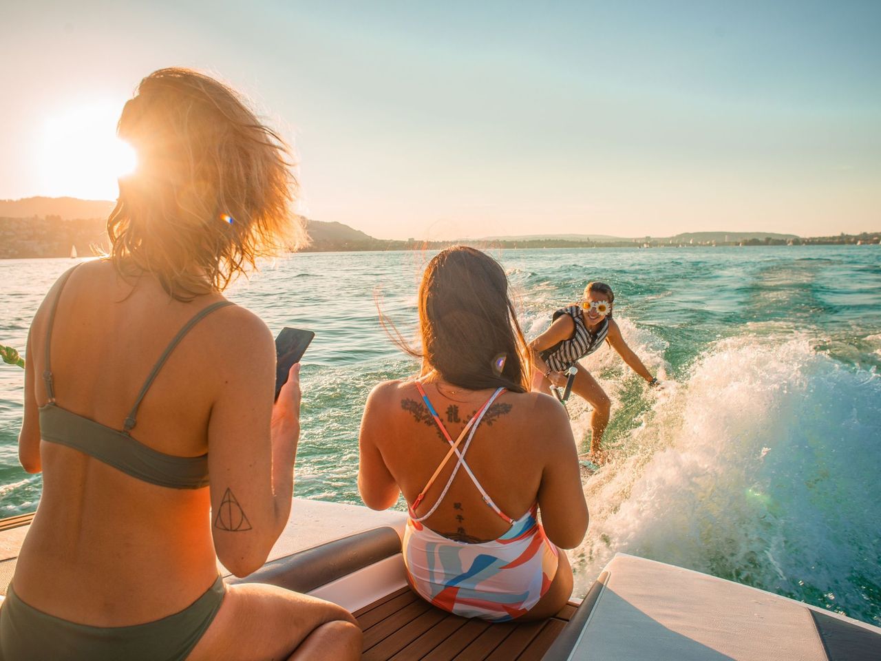 Wakesurfing in Zürich im privaten Boot