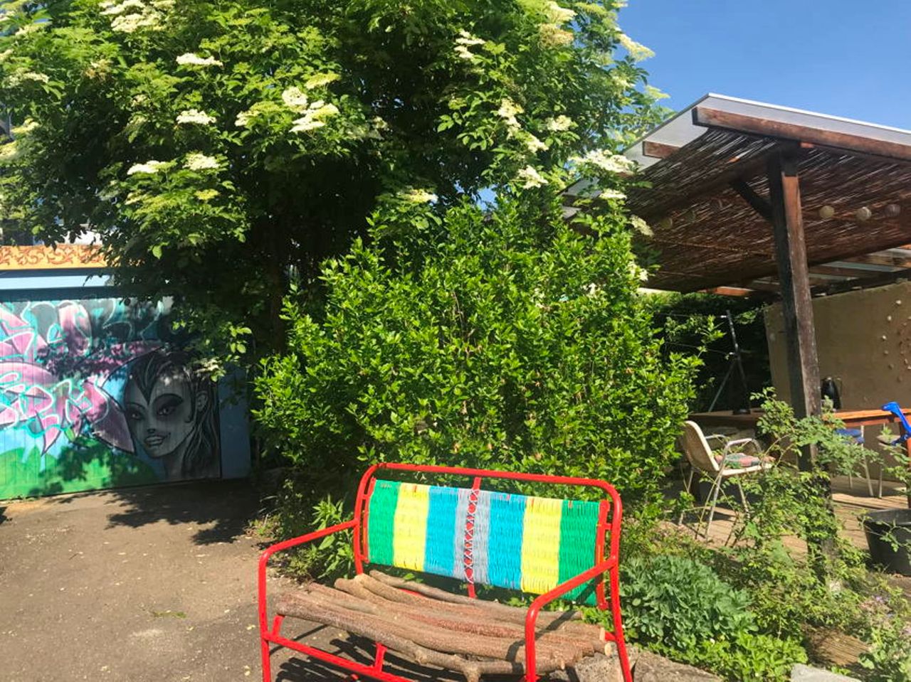 Afternoon snack in the garden of your hosts in Basel