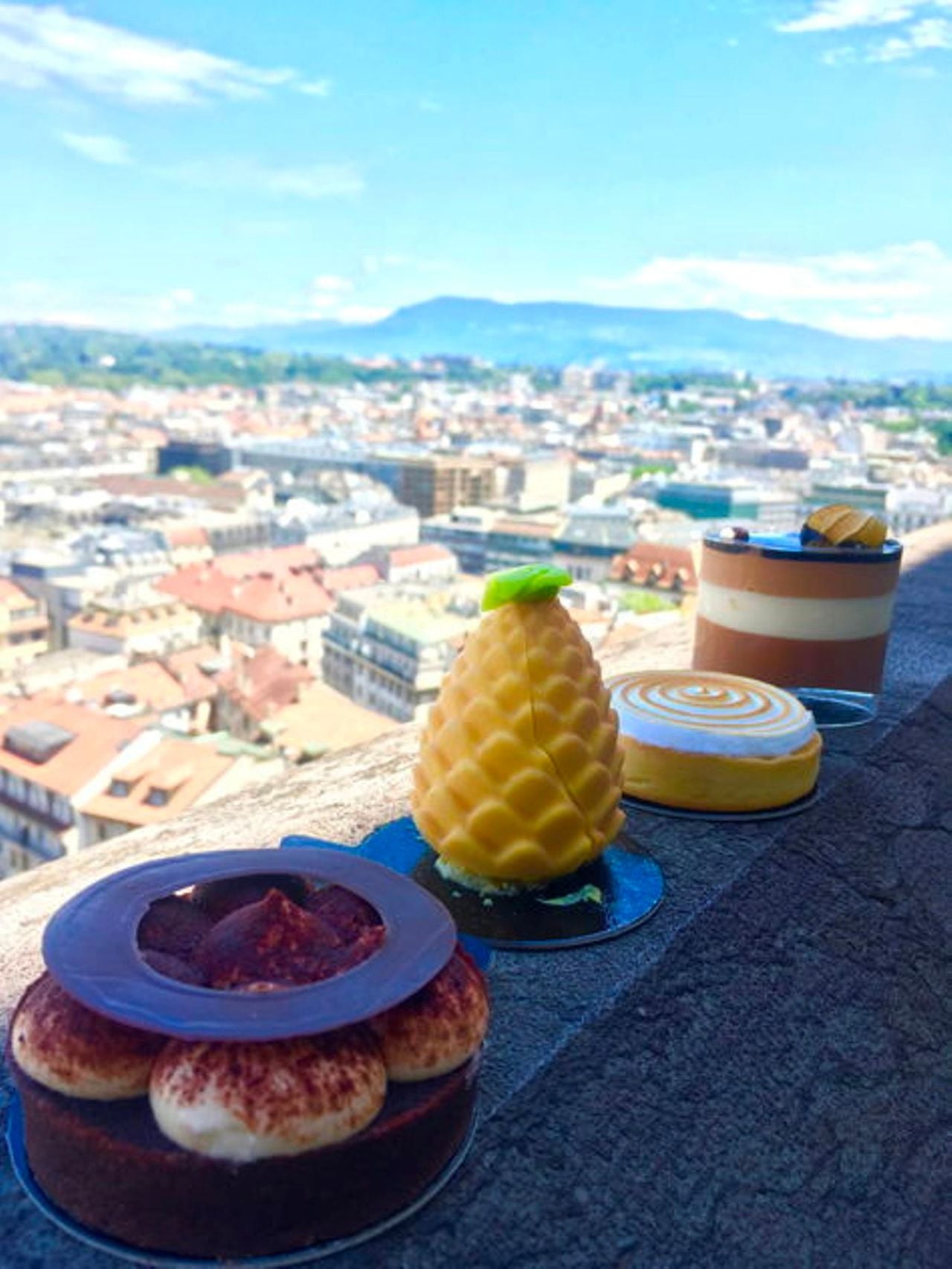 Food Tour "Old Geneva" with local host in Geneva