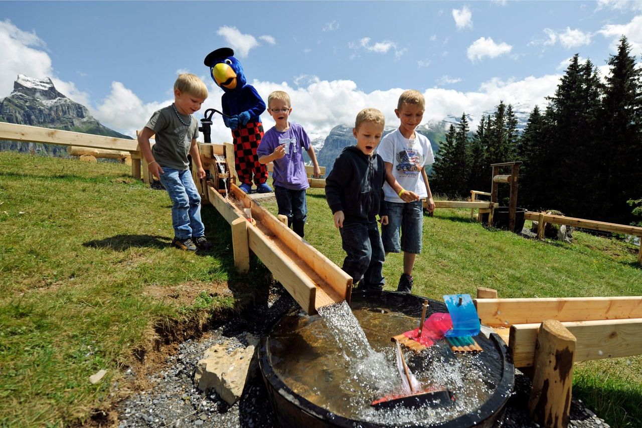 Engelberg Brunni Globi Alpenspielplatz Wasserspiele