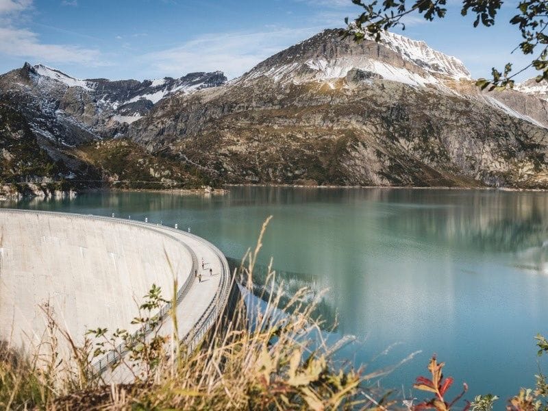 Frühling Staudamm Schweiz