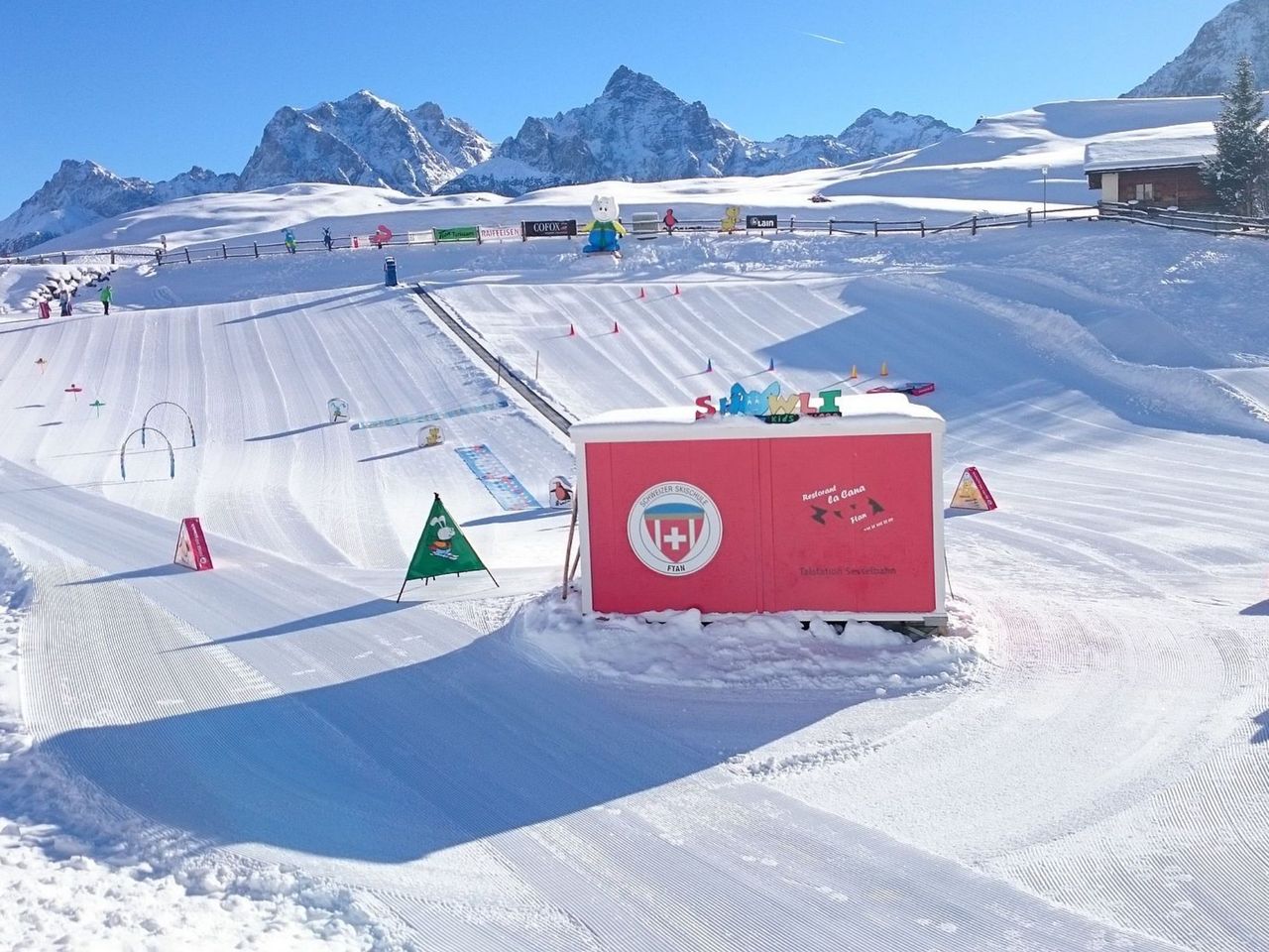 "Ftan-Sainas" Skischule für kleine Kinder in Ftan