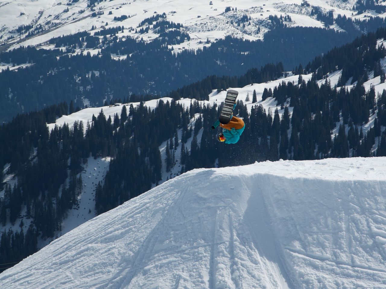 Private snowboard lessons for experienced riders in Laax