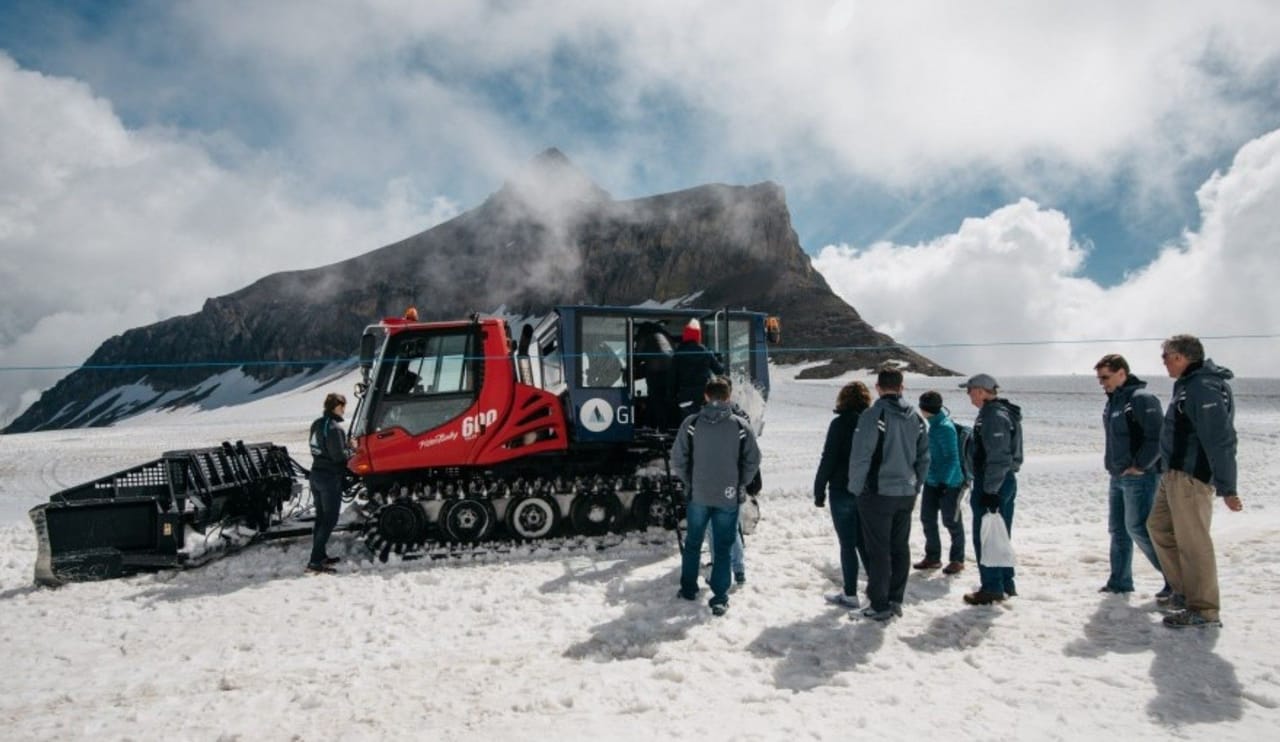 Glacier 3000 Snow Bus