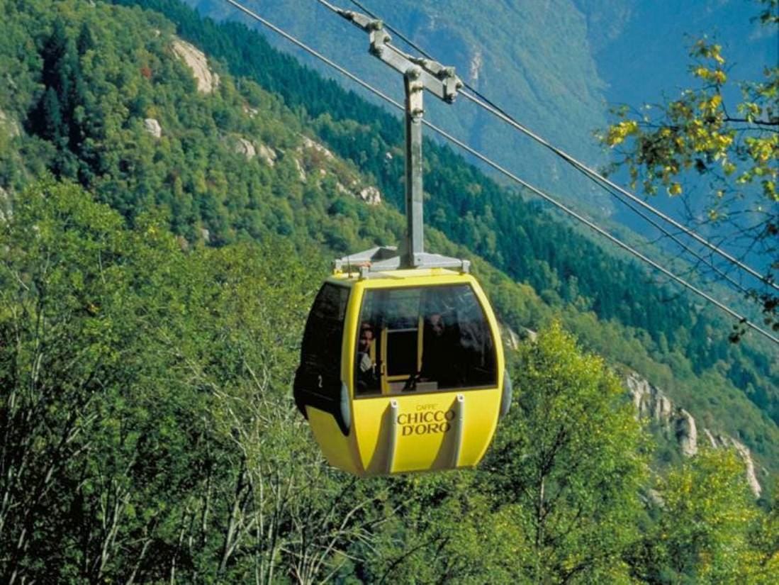 Tessin Bergbahnen  Seilbahn Lumino - Monti di Saurù