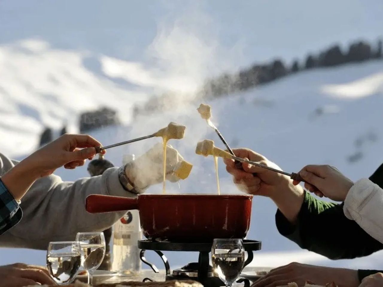 Nachtschlitteln mit Käsefondue geführt ab Interlaken
