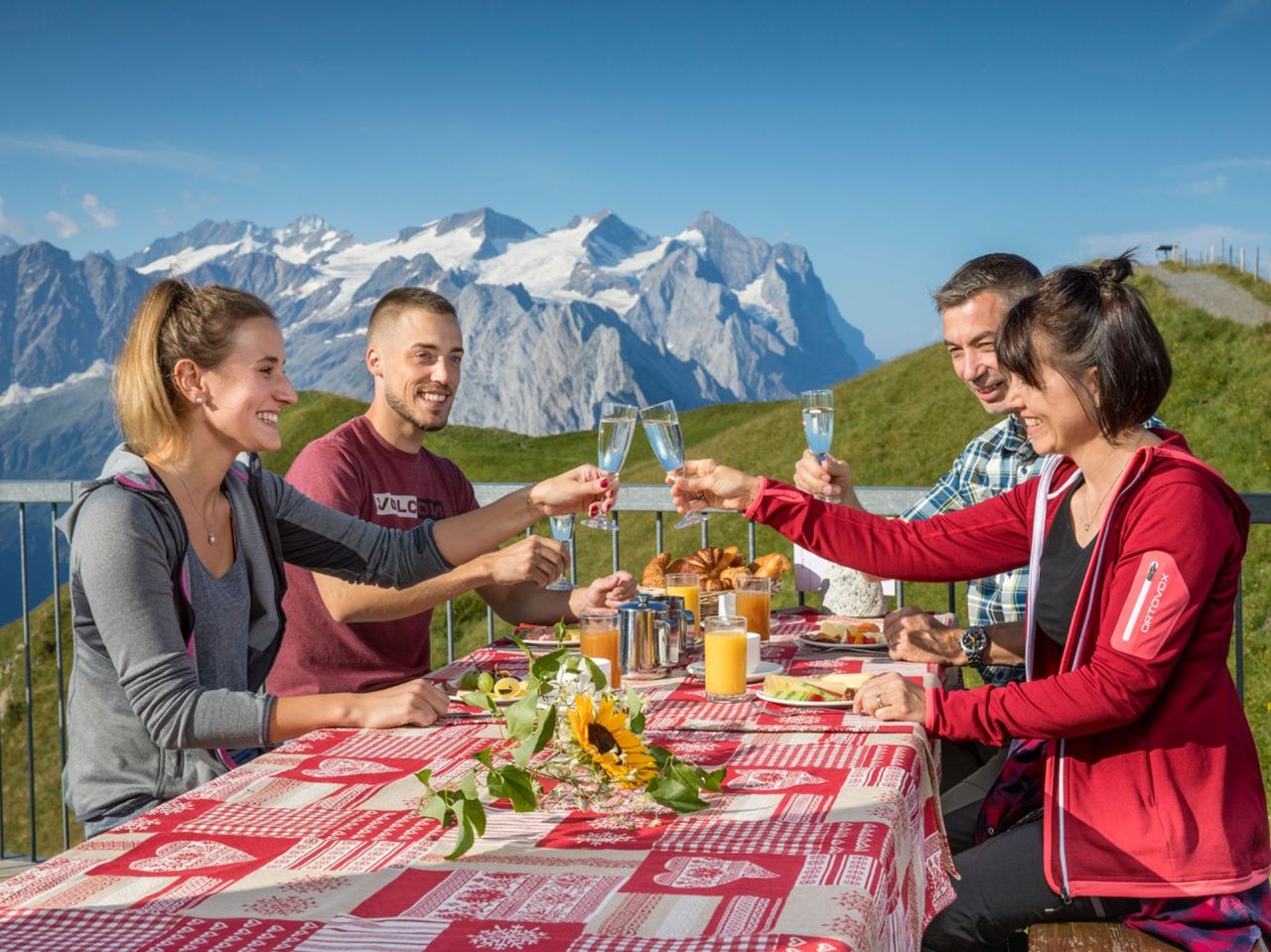 Frühstücksbuffet im Panoramarestaurant Alpen tower