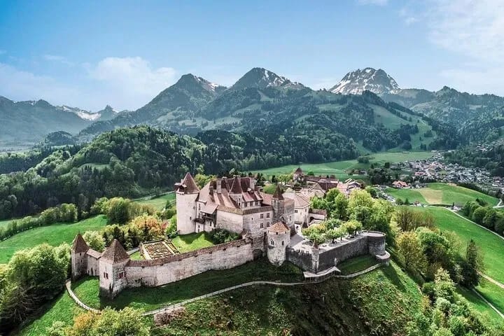From Zurich: Private Day Trip Cheese, Chocolate and Wine to Western Switzerland