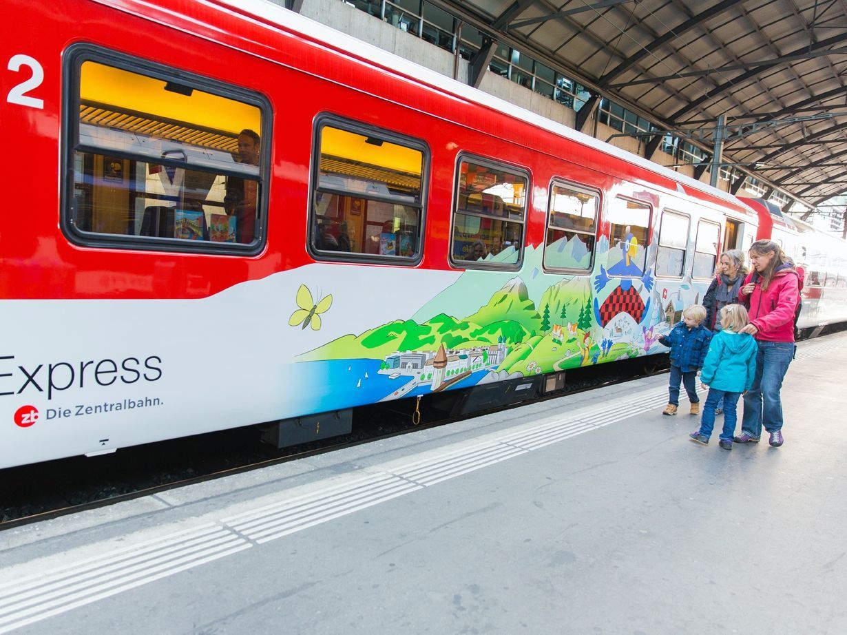 Zug Familie Bahnhof
