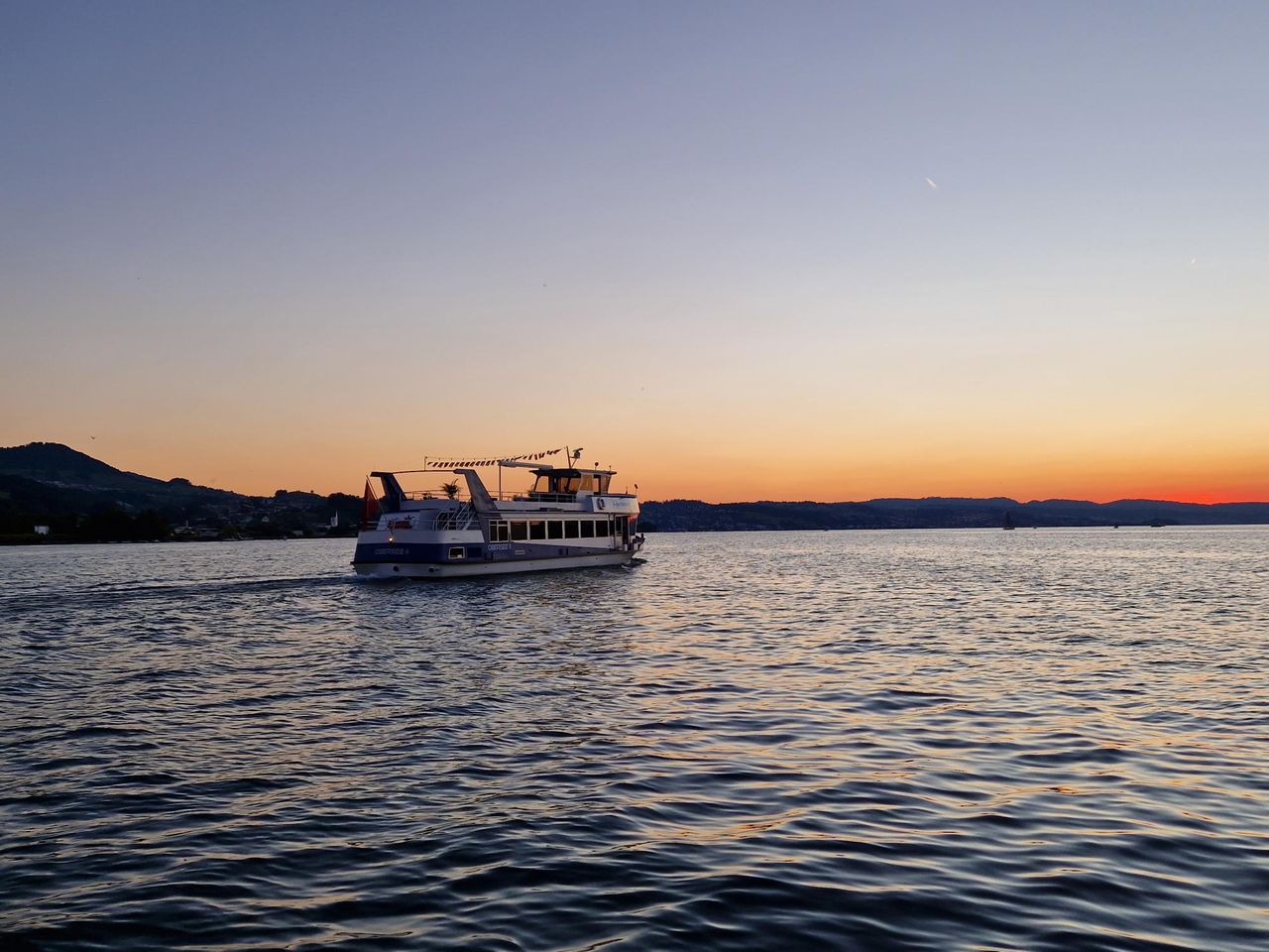Nachtwächter Schiff mit Suppe ab Rapperswil
