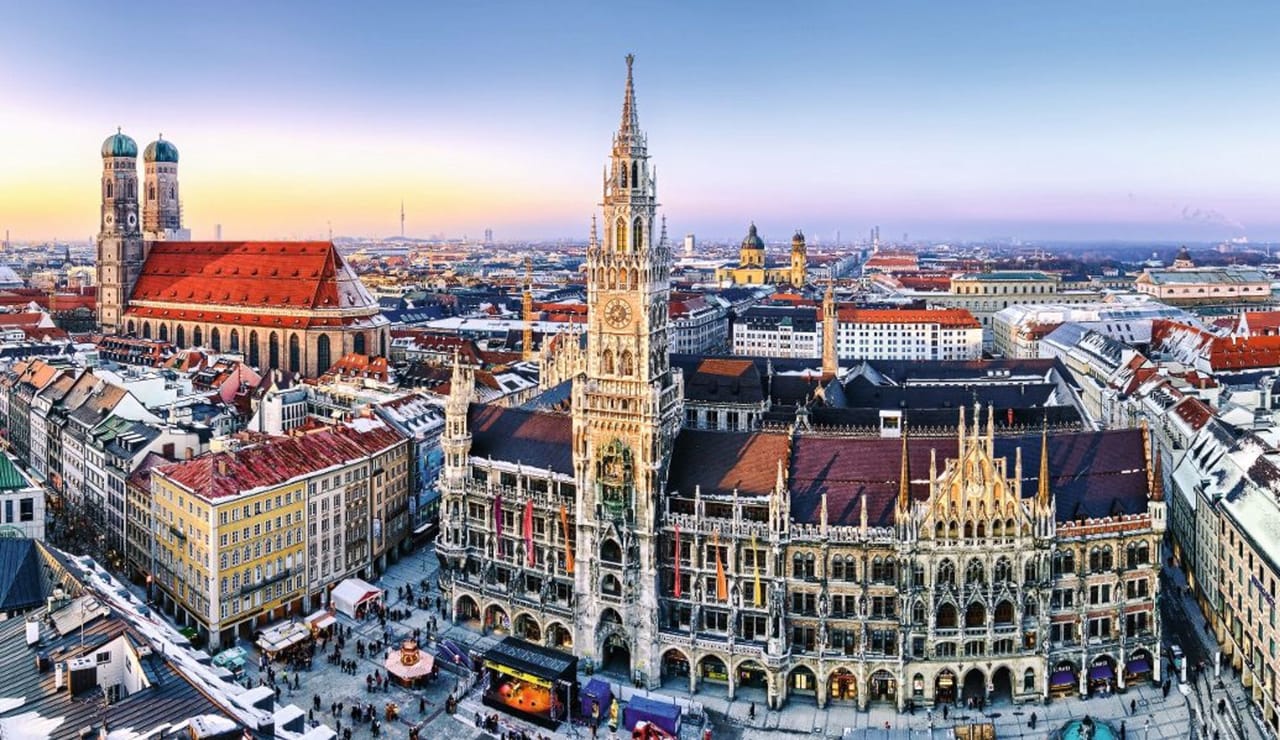 Munich Christmas Market: bus trip with hotel