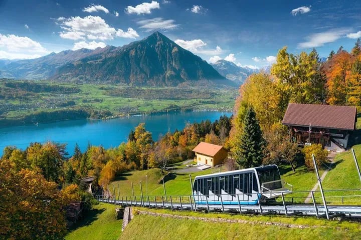 Ab Zürich: Privater Tagesausflug durchs Berner Oberland und zum Harder Kulm