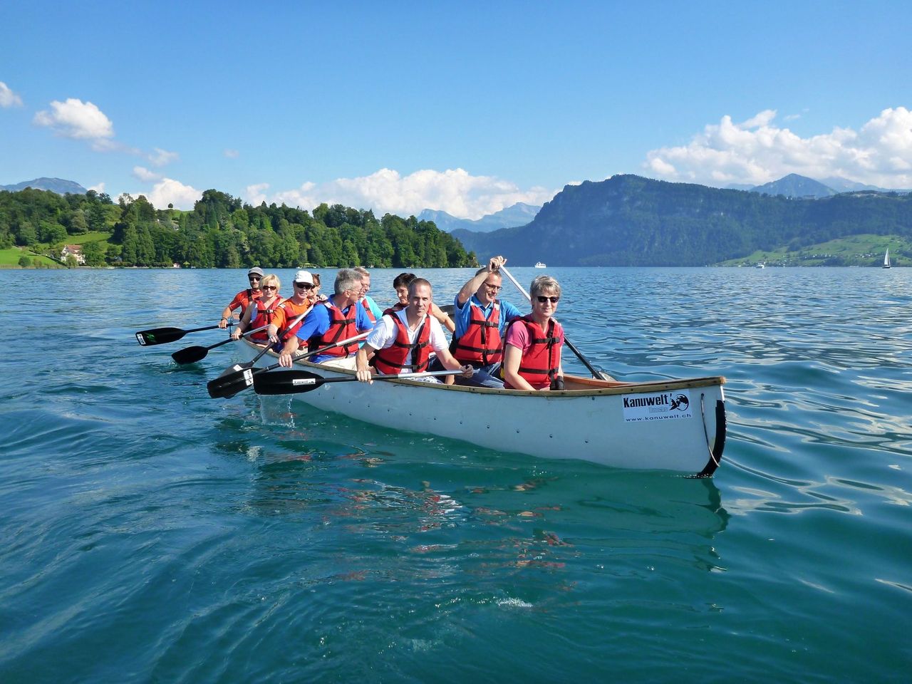 Teamevent im Grosskanadier (Kanu) ab Buochs