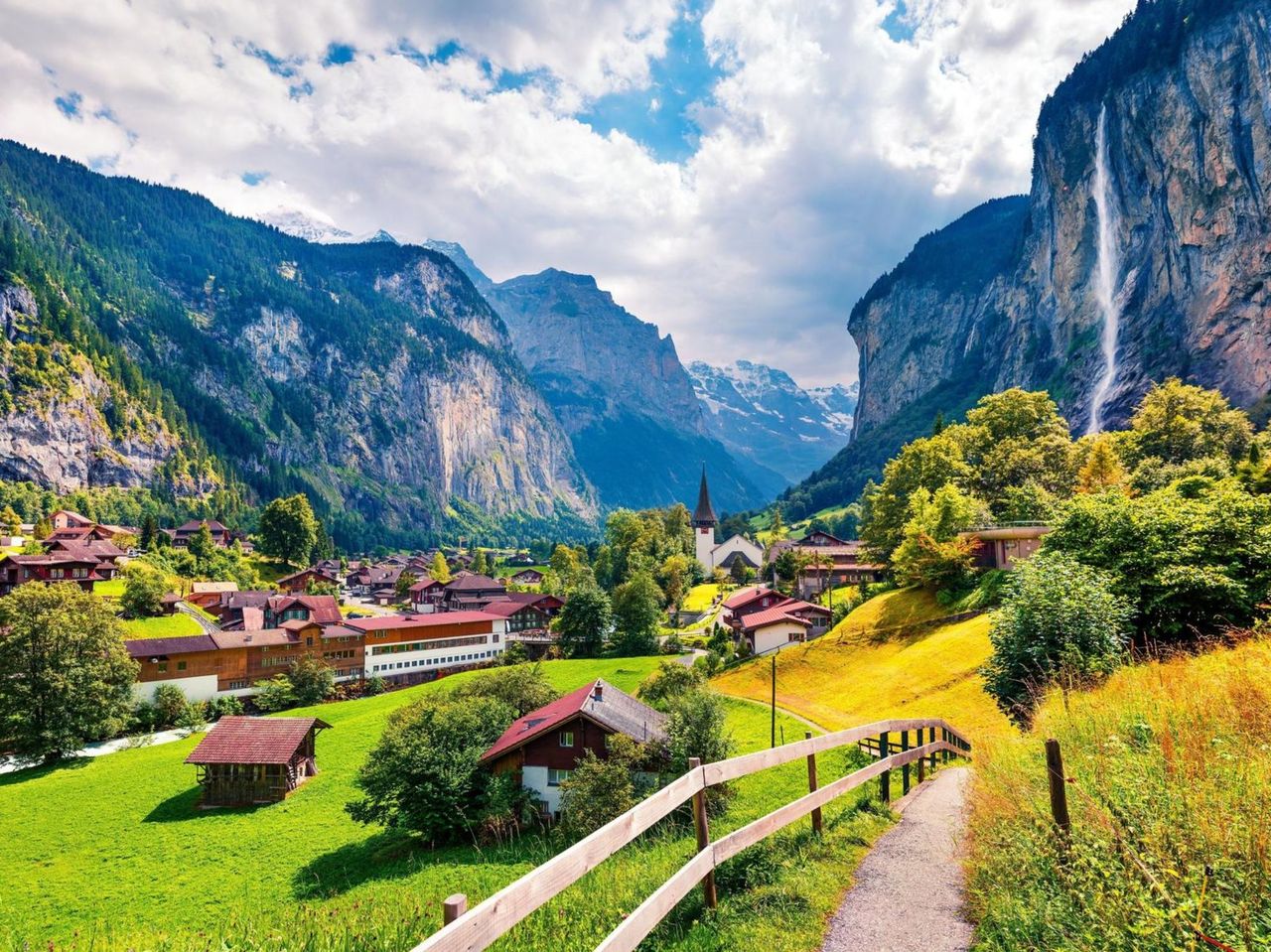 Ab Gstaad: Privater Tagesausflug nach Interlaken, Lauterbrunnen und Grindelwald