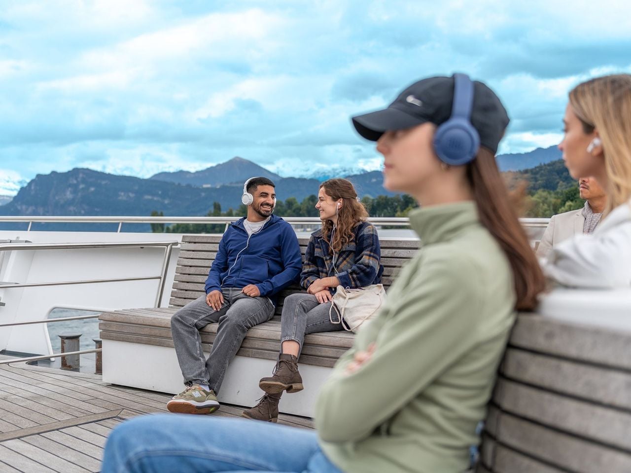 From Zurich: Bus tour to Lucerne with Sapphire Yacht Cruise