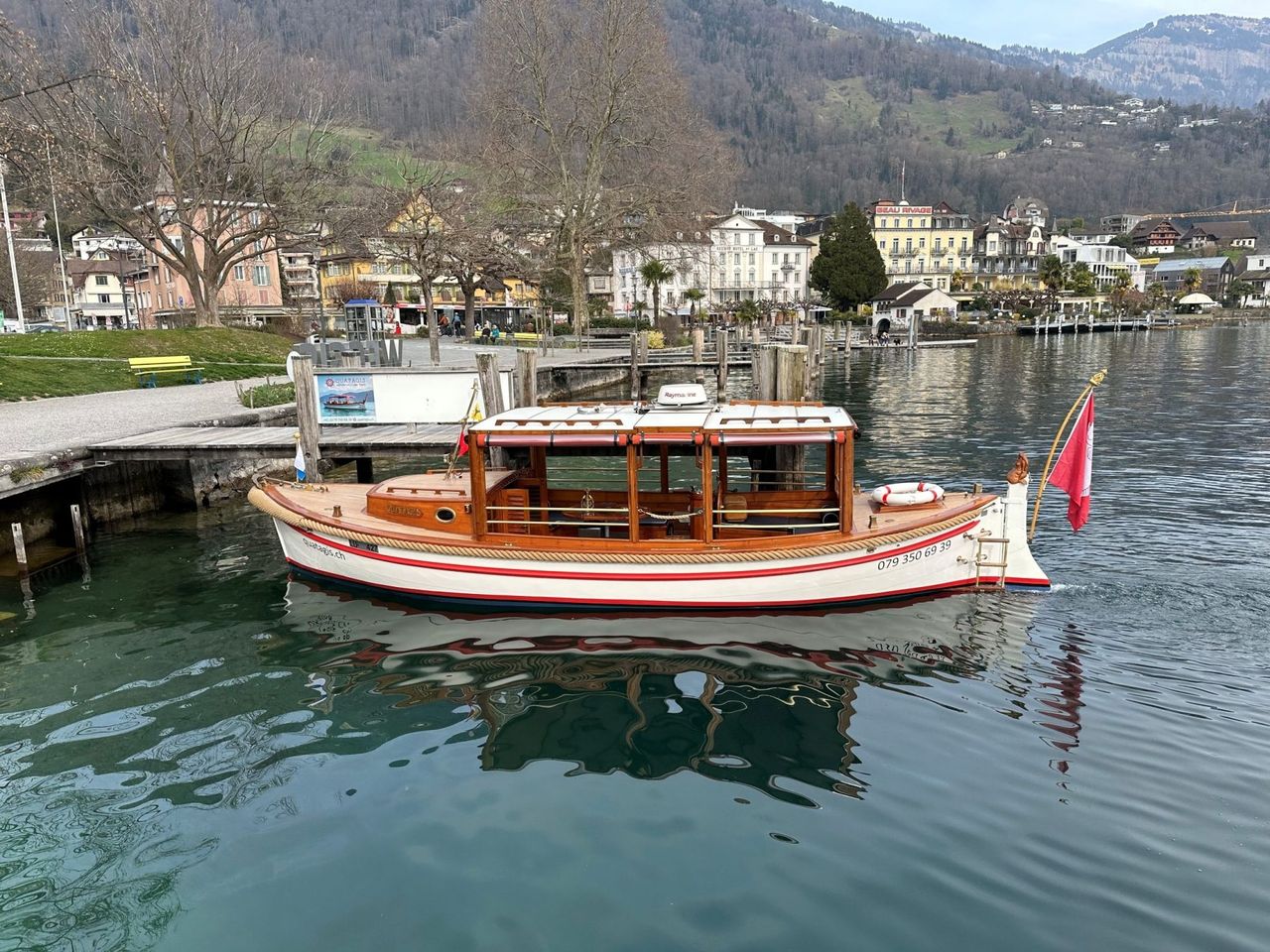Private Bootsfahrt zu den historischen Stätten am Vierwaldstättersee ab Weggis