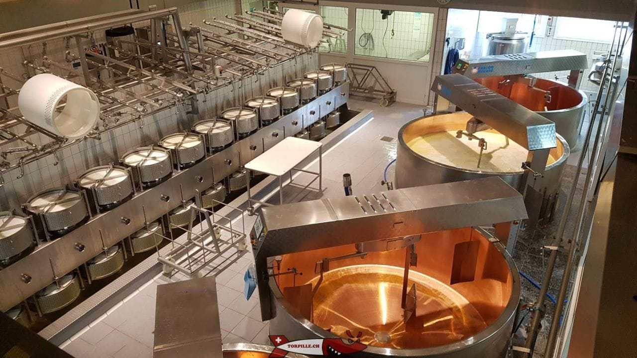 From Geneva: Winter Bus Tour to Gruyères, Chocolate Factory, and Cheese Dairy
